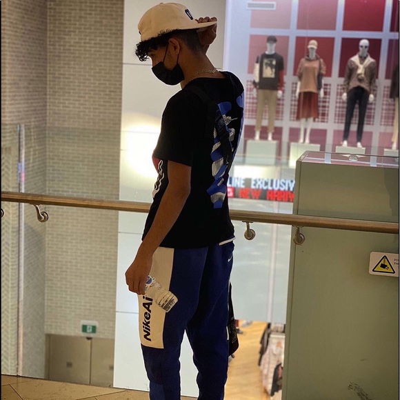 Meet your Posher, Ma - Picture 2 of 2